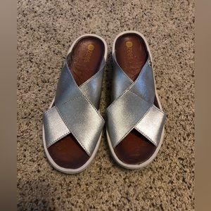 Bzees Ladies silver sandals- 6.5